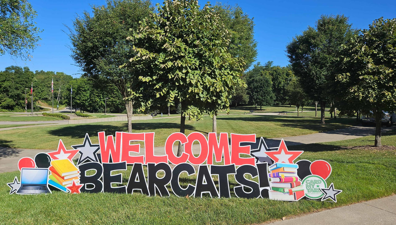 Sign that says Welcome Bearcats on the lawn at UC Clermont