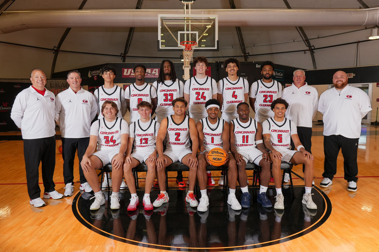 mens basketball team